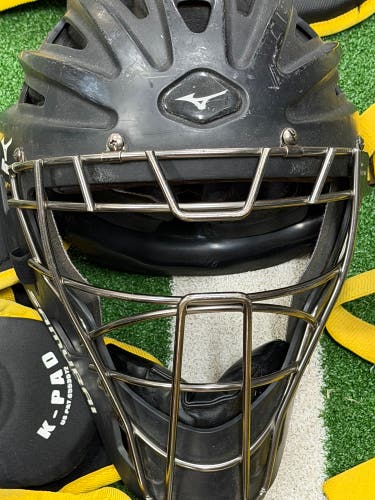 Black/Yellow Mizuno Samurai Catcher's Set (Used)