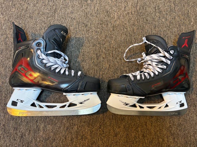 2025 CCM JetSpeed FT890 Hockey Skates Regular Width 9.5 (Used)