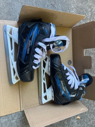 2024 Bauer Elite Hockey Goalie Skates Regular Width Size 2.5 (Used)