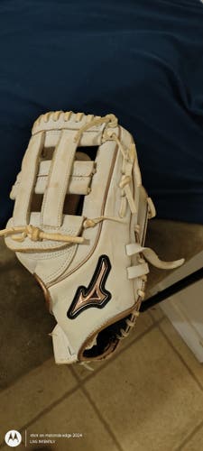 Pitcher's RH Mizuno MVP Select Baseball Glove 12" (New)