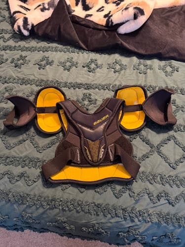 Medium Youth Bauer Supreme TotalOne MX3 Shoulder Pads (Used)