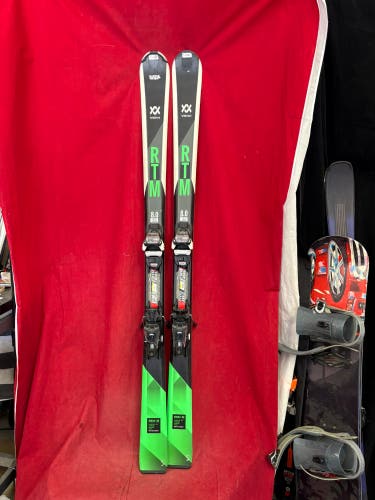 Skis: Völkl RTM 8.0 all-mountain skis, 165cm
Bindings: Marker (Grip Walk)
Binding Range: 260-388mm