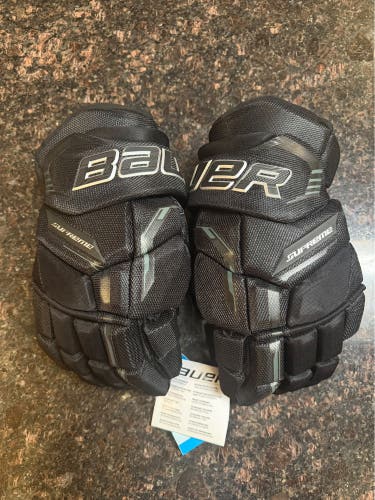 Bauer Supreme Fuse Gloves 14" (New)