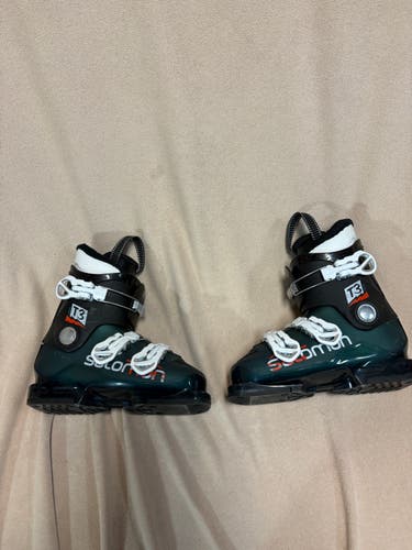 Mondo 22 & 22.5 Kid's Salomon T3 Ski Boots (Used)