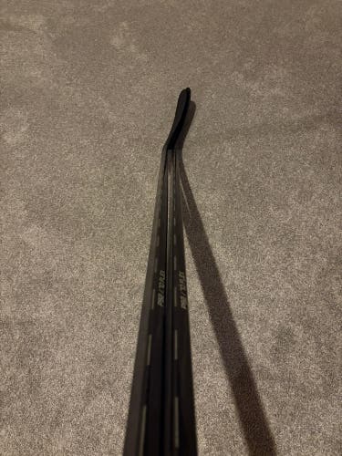 BLACKOUT flylite hockey sticks, p92 righty 70 flex