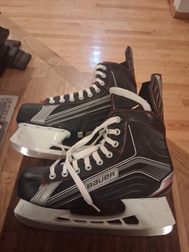 New Bauer Senior Size 10 Vapor X200 Hockey Skates Regular Width (New)