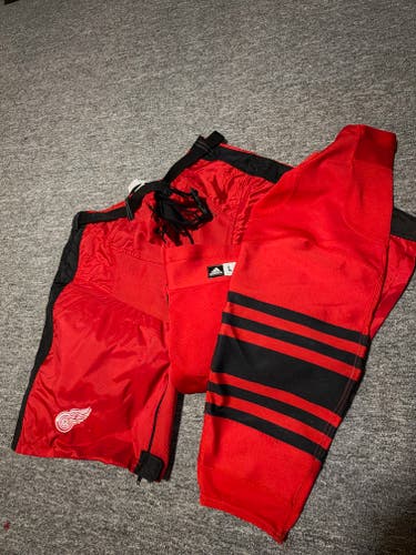 Red Large Bauer Pant shell reverse retro with L socks
