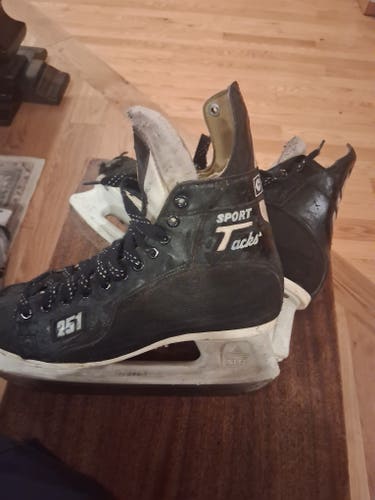 CCM Hockey Skates Regular Width Size  8 (Used)