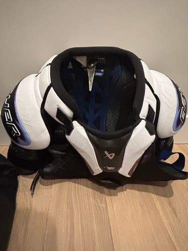 Men's Medium Senior Bauer Vapor Flylite Shoulder Pads (Used)