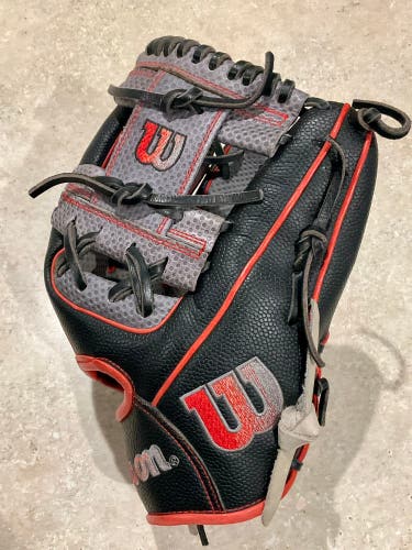 Wilson A2000 RHT Infield Baseball Glove 11.75" (Used)