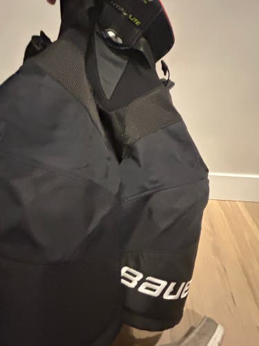 Senior Medium Bauer Vapor Hyperlite Hockey Pants (Used)
