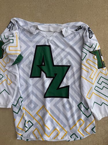 AZ Arizona Rink Rat White Medium/Large Men's Jersey (Used)