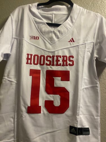 White Large Kids Unisex Adidas Jersey (New).     Mendoza