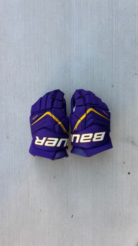 Jr Kings AAA Bauer Vapor Flylite Gloves 13" (Slightly Used)