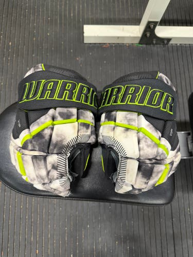 Warrior VIP Pyschedelic Gloves 14" (Used)