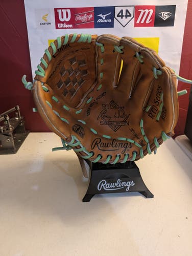 Infield RH Rawlings Rtd series Baseball Glove 11.5" (Used)