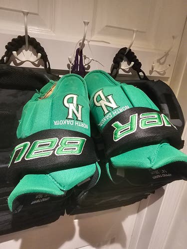 Bauer Pro Team Supreme Gloves 14" Pro Stock (Used)