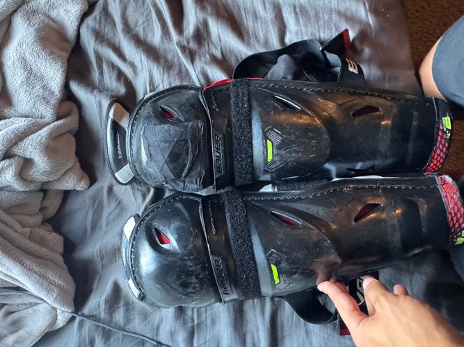 Intermediate Bauer Vapor Hyperlite 14" Shin Pads (Used)
