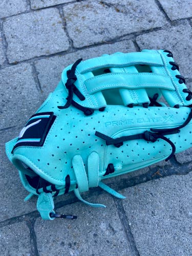 RH Mizuno Outfield ELITE Softball Glove 12.5" (Used) Mint color