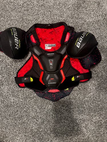Medium Intermediate Bauer Vapor 3X Pro Shoulder Pads (Used)