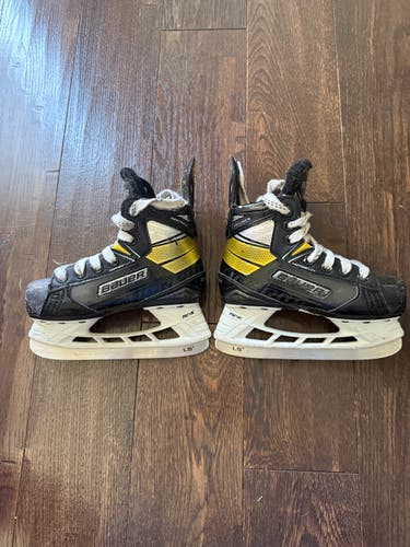 Black/Yellow Bauer Supreme Hockey Skates Regular Width 11.5 (Used)
