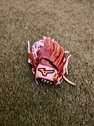Customized 2013 Mizuno Classic Pro Soft LH Pitcher's Baseball Glove 11.75" (Used)