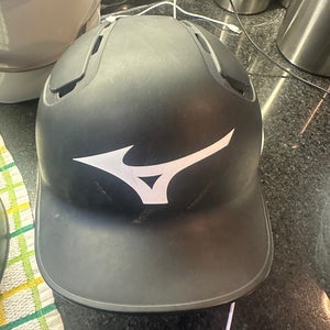 7 3/8- 7 7/8 Mizuno B6 Batting Helmet (Used)