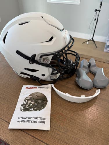 White Youth Extra Large Riddell SpeedFlex Helmet (Used)