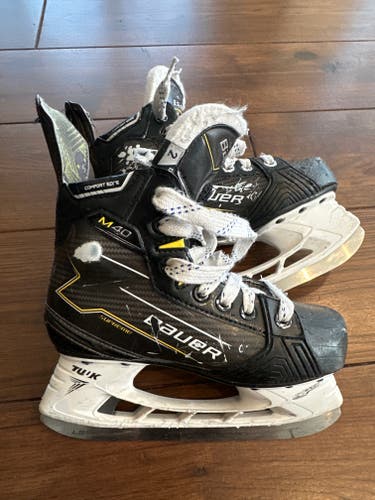 Black/Yellow Bauer Supreme M40 Hockey Skates Regular Width Size 2 (Used)