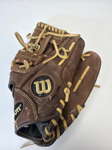 Wilson A800 RH Baseball Glove 11.5" (Used)