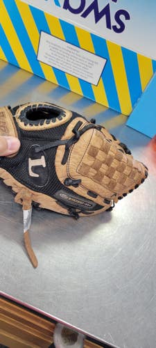 Used Louisville Slugger GENESIS 11 BB/SB Glove RH Throw None 11" 11497-S000162698