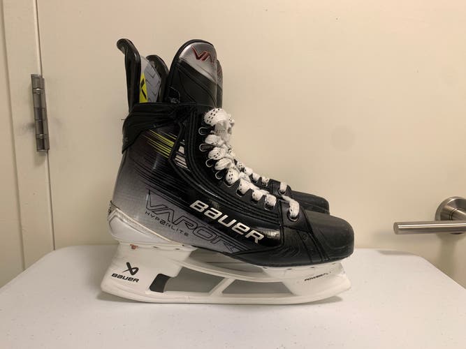 Bauer Vapor Hyperlite 2 Hockey Skates 7 Fit 3 (Used)