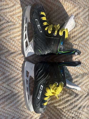 Black Bauer XLP Hockey Skates 12 (Used)