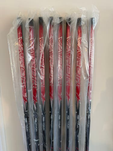 Senior Bauer Vapor Flylite Right Handed Hockey Stick P28 77 Flex (New)