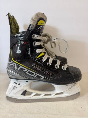 Black/Yellow Bauer Vapor 3X Hockey Skates Regular Width Size 1 (Used)