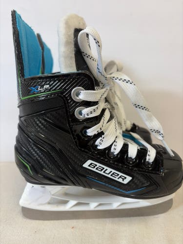 Black Bauer XLP Hockey Skates Regular Width 8 (Used)