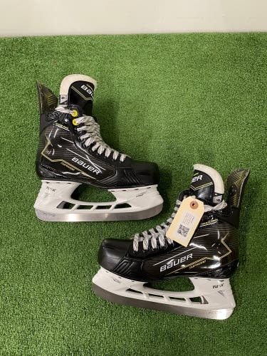 Intermediate Bauer Supreme Ignite Pro Hockey Skates Regular Width 6 (Used)