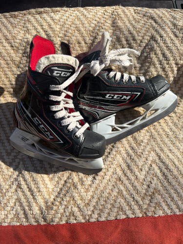 Black CCM JetSpeed Hockey Skates Regular Width 11 (Used)
