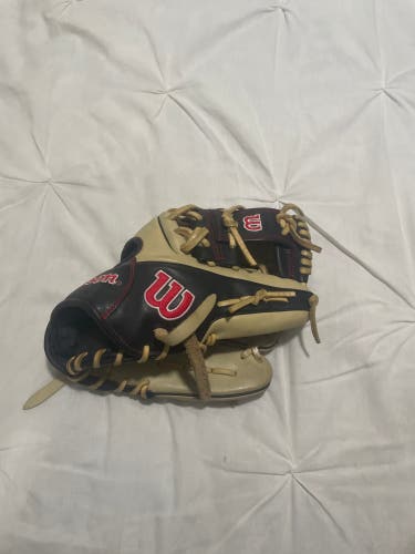 Wilson A900 RH Infield Baseball Glove 11.5" (Used)