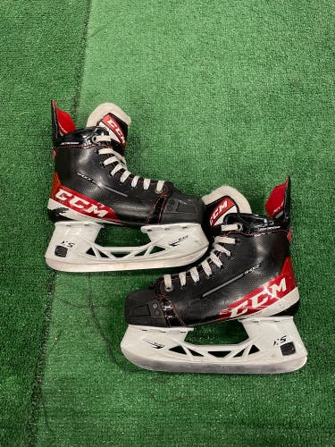 Junior CCM Hockey Skates Size 2 (Used) Jetspeed Shock