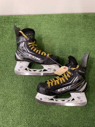 Intermediate CCM Ribcor Silver Hockey Skates Regular Width Size 4 (Used)