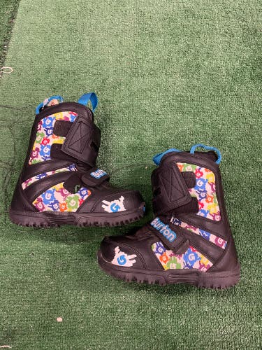 12K (Little Kids) Burton Snowboard Boots (Used)