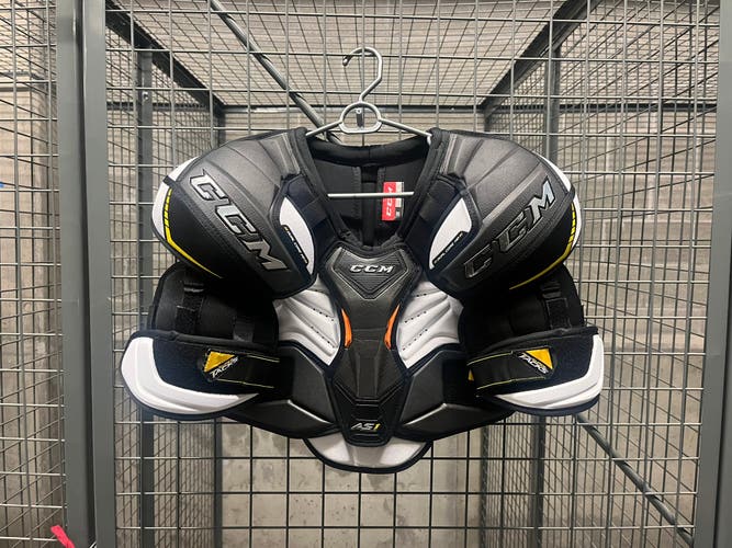 Medium Senior CCM Super Tacks AS1 Shoulder Pads (Used)