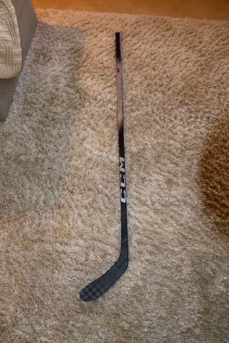 Intermediate CCM JetSpeed FT880 Right Handed Hockey Stick P28 65 Flex (Used)
