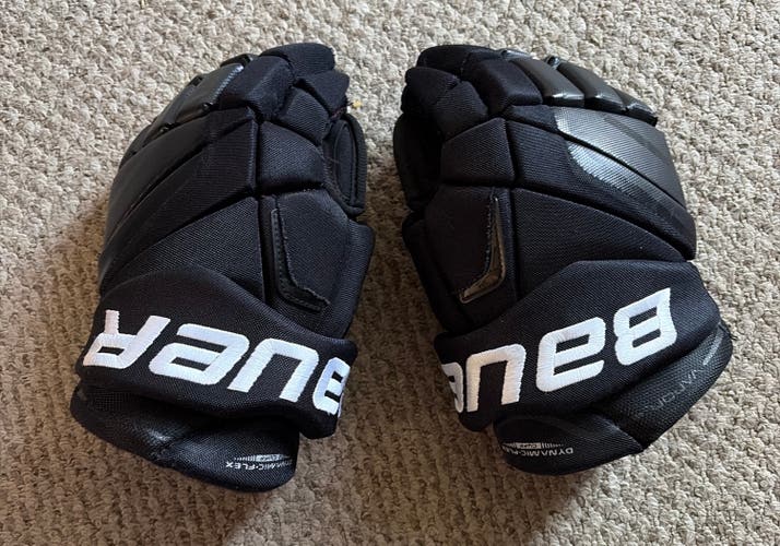 Bauer Vapor X60 Gloves 13" Great Shape