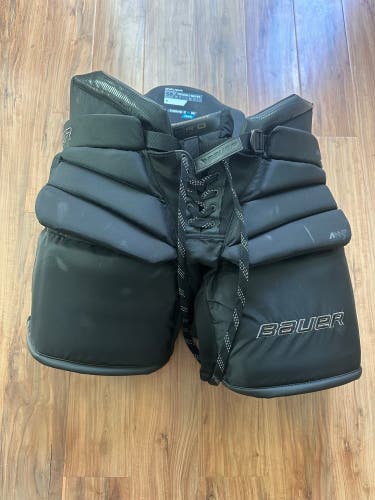 *BARELY USED* Senior Medium Bauer Pro Hockey Goalie Pants