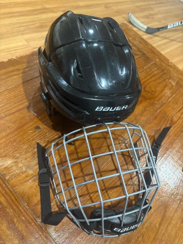 Large Bauer Re-Akt 55 Helmet (Used)