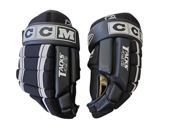 Used CCM GLOVES Senior Gloves None 13" 11450-S000530913
