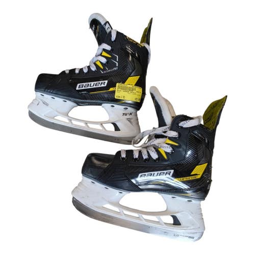 Used Bauer SUPREME MATRIX Junior Hockey Skate Junior 03 11450-S000530675