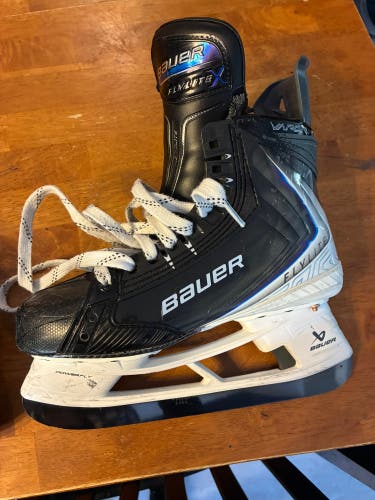 2025 Bauer Vapor Flylite Hockey Skates Size 5 (Used)